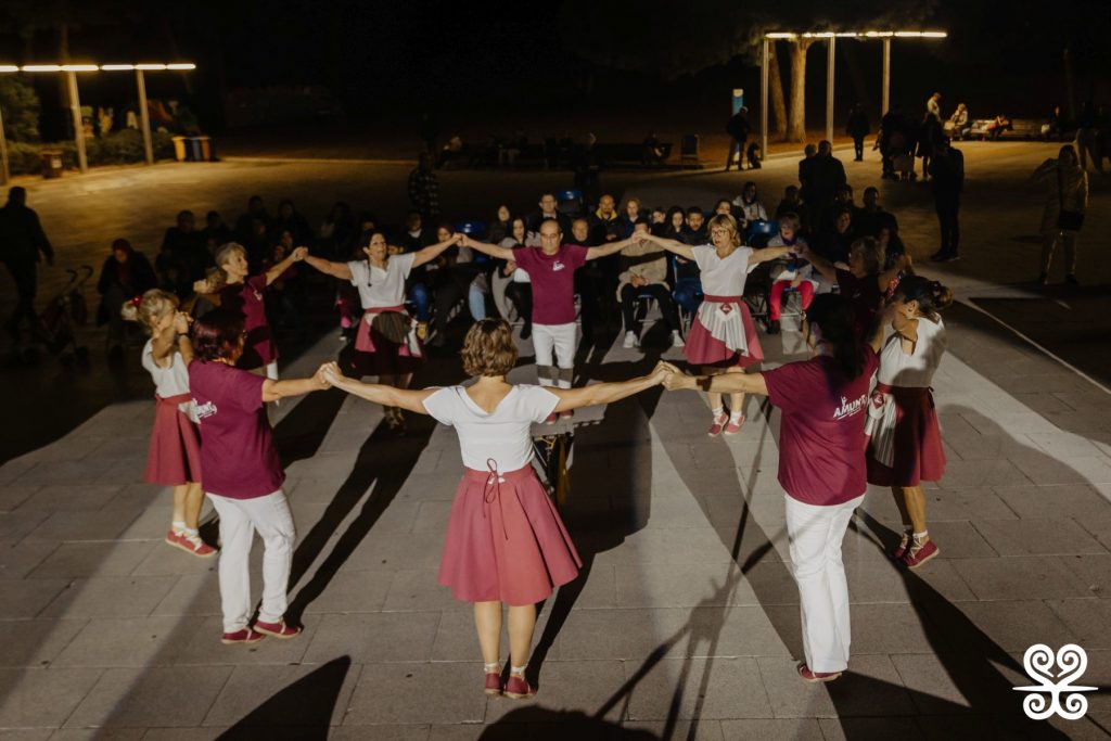 LOW_INSPIRA ARRELS_DRETS HUMANS_SARDANA_TXUS GARCIA_02_IMG11477