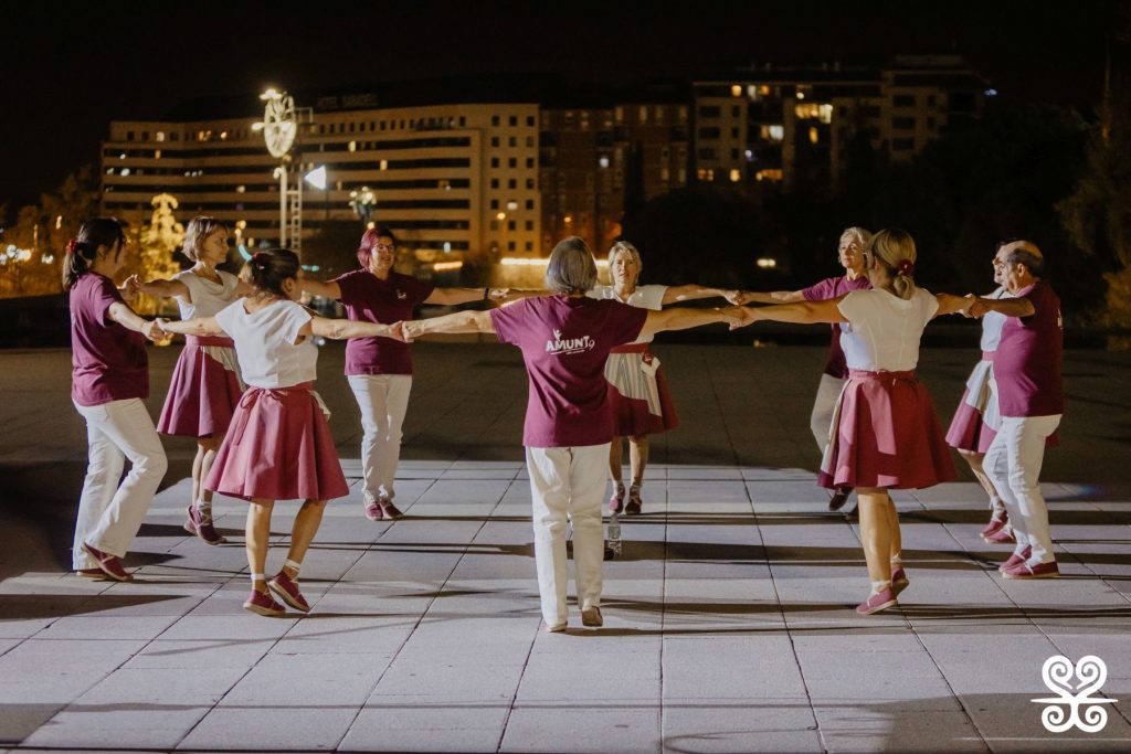 LOW_INSPIRA ARRELS_DRETS HUMANS_SARDANA_TXUS GARCIA_12_IMG24237